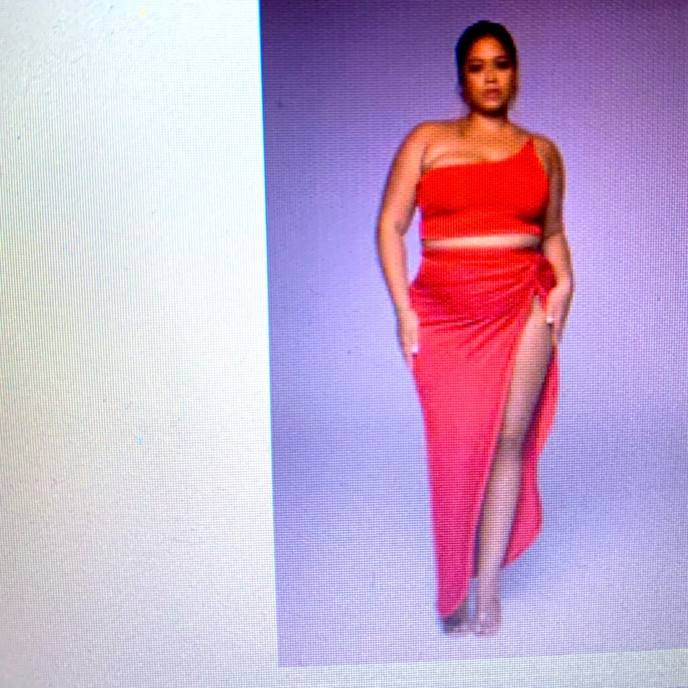 Beautiful Red Slinky Skirt Set, XXL, New